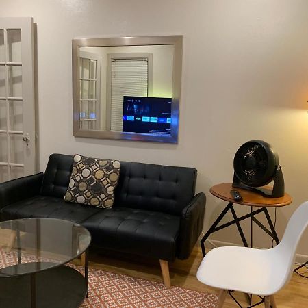 125-#4 Downtown Cozy Upstairs One Bedroom Apt サンアントニオ エクステリア 写真