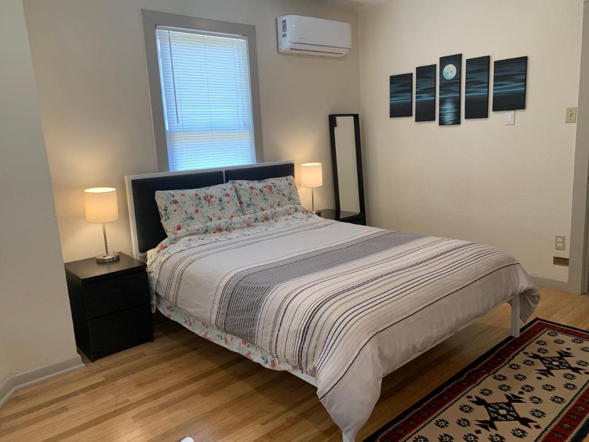 125-#4 Downtown Cozy Upstairs One Bedroom Apt サンアントニオ エクステリア 写真