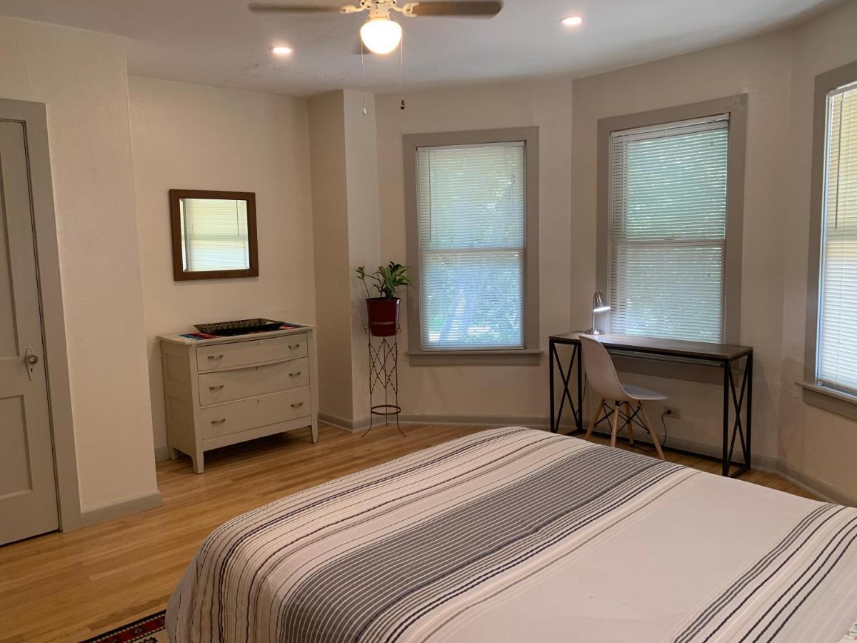 125-#4 Downtown Cozy Upstairs One Bedroom Apt サンアントニオ エクステリア 写真