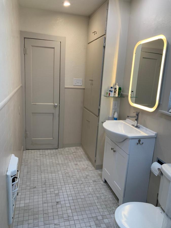 125-#4 Downtown Cozy Upstairs One Bedroom Apt サンアントニオ エクステリア 写真