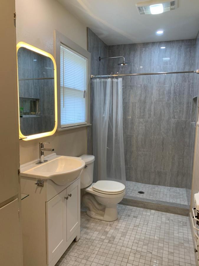 125-#4 Downtown Cozy Upstairs One Bedroom Apt サンアントニオ エクステリア 写真