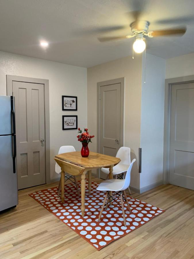 125-#4 Downtown Cozy Upstairs One Bedroom Apt サンアントニオ エクステリア 写真