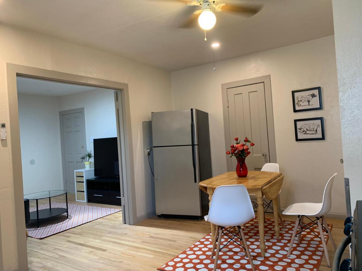 125-#4 Downtown Cozy Upstairs One Bedroom Apt サンアントニオ エクステリア 写真
