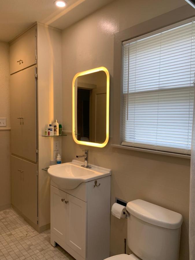 125-#4 Downtown Cozy Upstairs One Bedroom Apt サンアントニオ エクステリア 写真