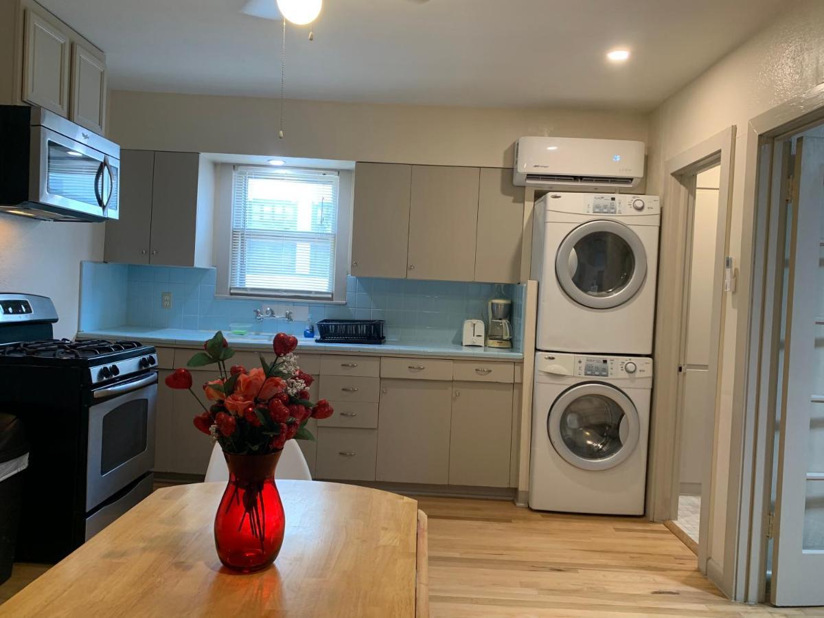 125-#4 Downtown Cozy Upstairs One Bedroom Apt サンアントニオ エクステリア 写真